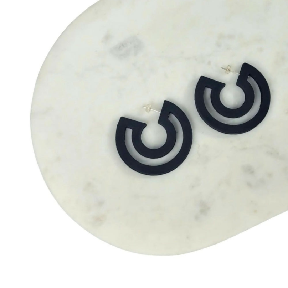 3D Printed Outline Earrings In Black