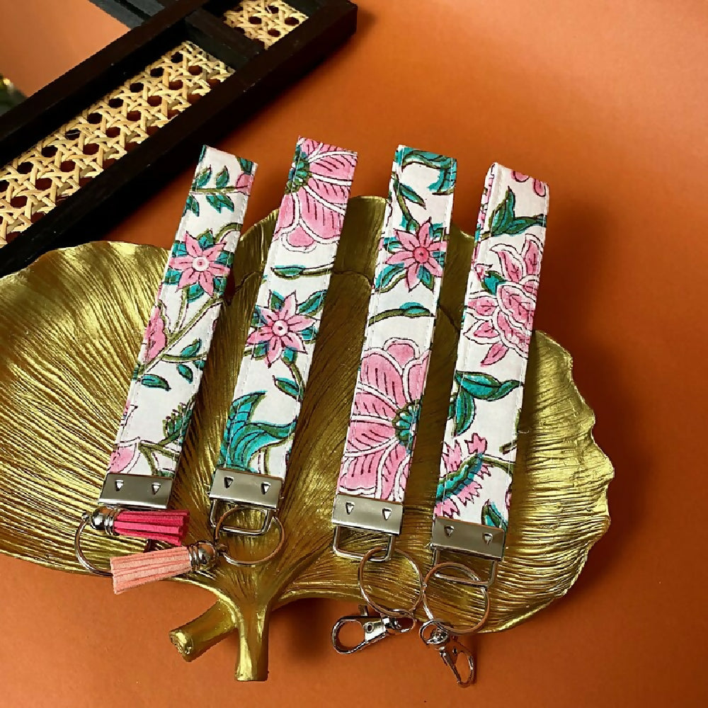 WHITE BLOCKPRINT KEYCHAIN WRISTLET