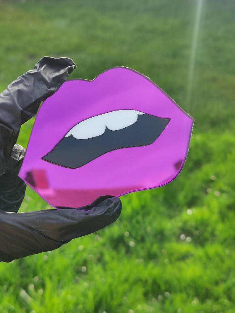 Mini lips mirror. Alternative decor. Cute. Kawaii. 90s nostalgia. Retro.