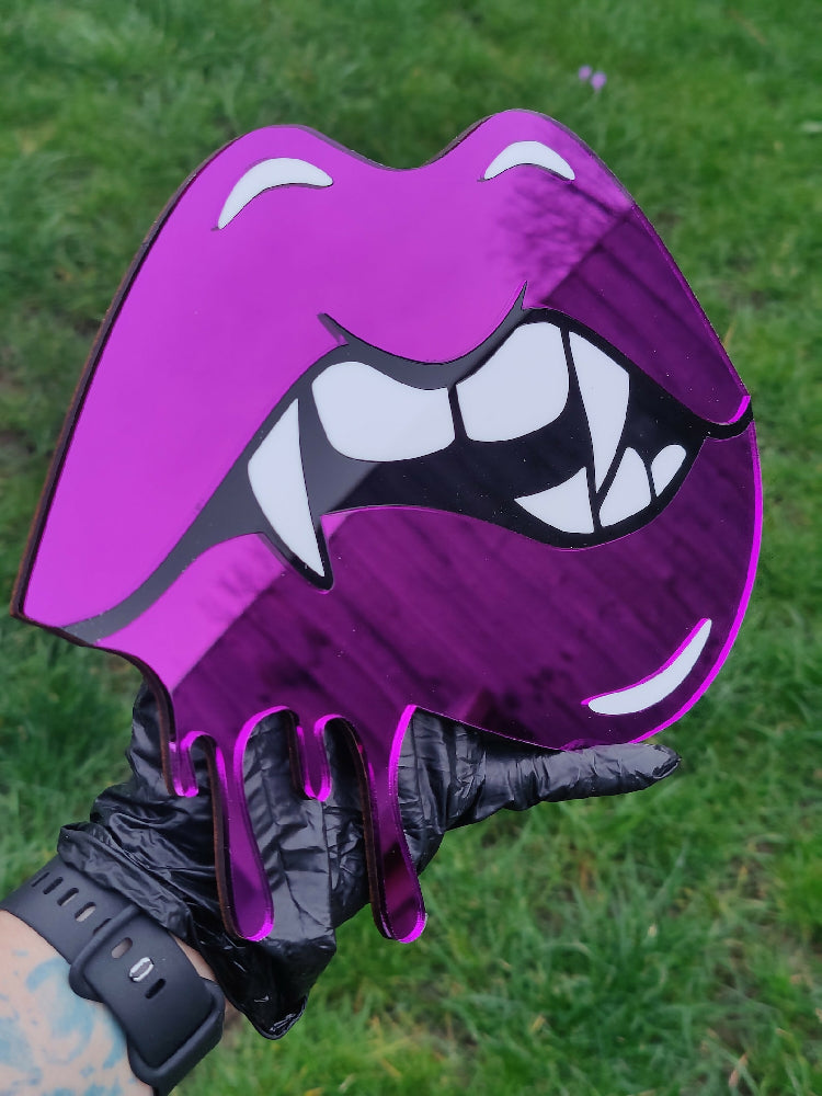 Vampire lips mirror. Alternative decor. Cute. Kawaii. 90s nostalgia. Retro. Gothic decor