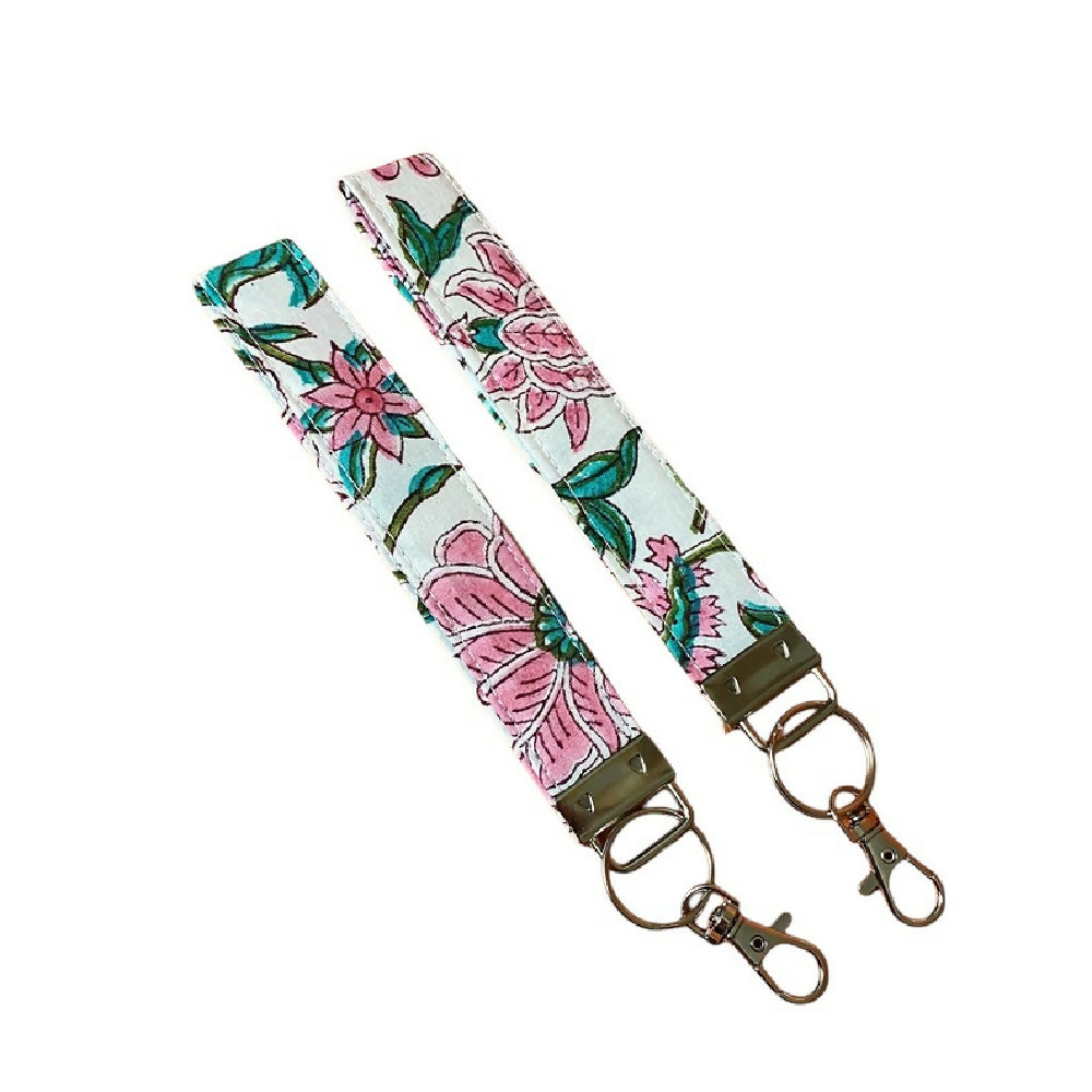 WHITE BLOCKPRINT KEYCHAIN WRISTLET