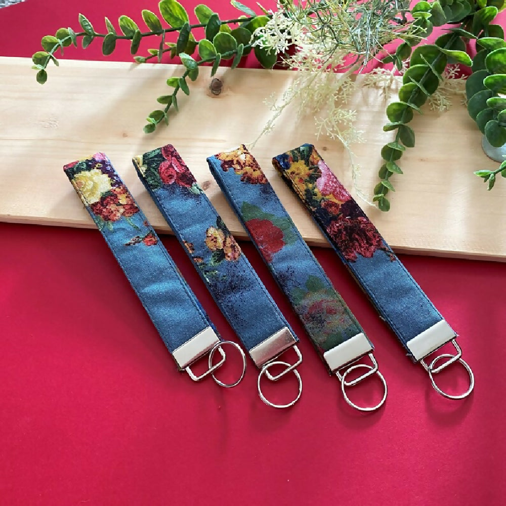 BLUE FLORAL LONG KEYCHAIN WRISTLET