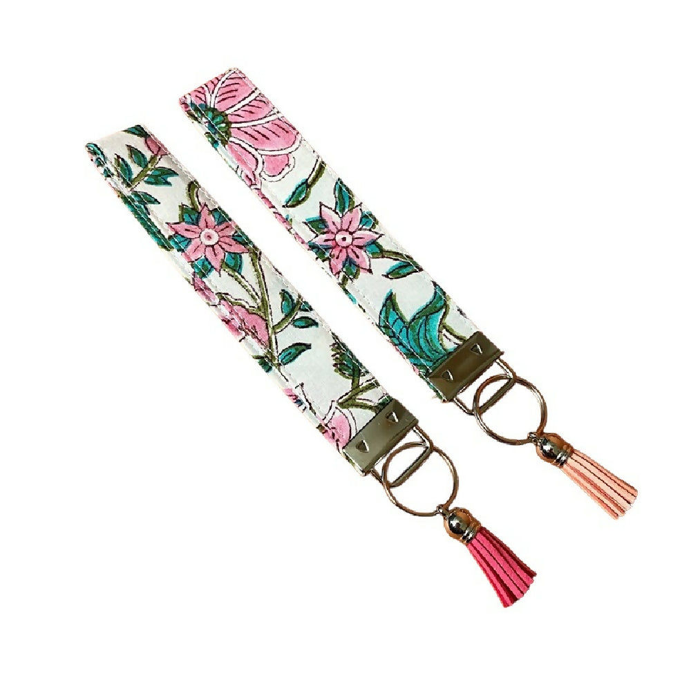WHITE BLOCKPRINT KEYCHAIN WRISTLET