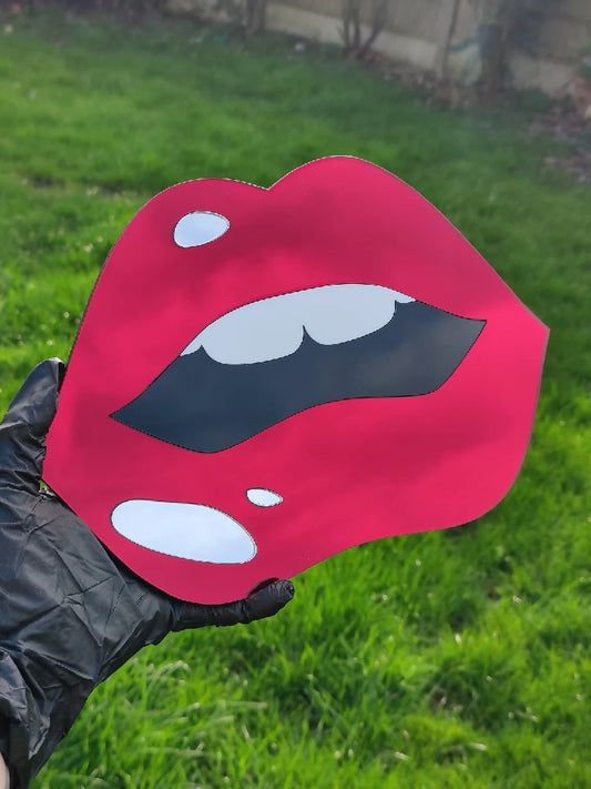 Red lips mirror. Alternative decor. Cute. Kawaii. 90s nostalgia. Retro.