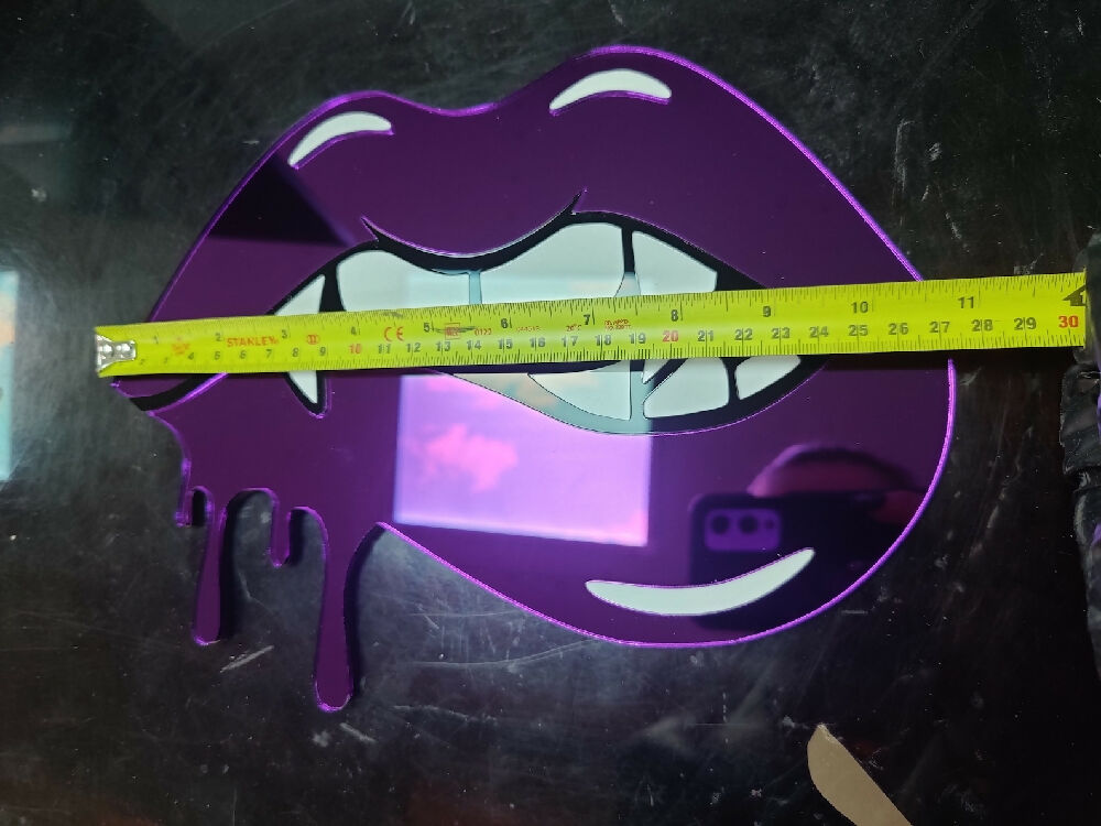 Red Vampire lips mirror. Alternative decor. Cute. Kawaii. 90s nostalgia. Retro. Gothic decor