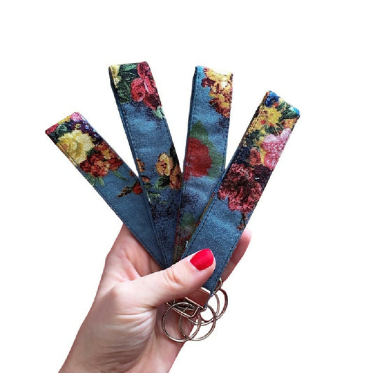 BLUE FLORAL LONG KEYCHAIN WRISTLET